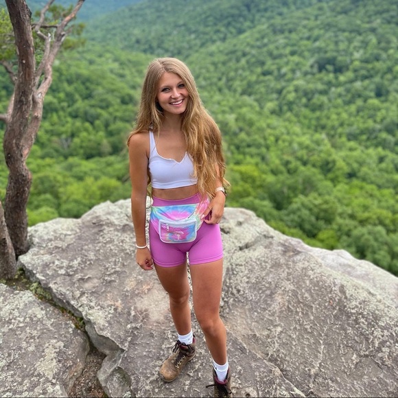 Meet your Posher, Katelyn - Picture 2 of 3